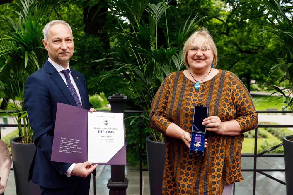 Tieslietu ministrijas augstāko apbalvojumu – Goda zīmi – saņem divas "Latvijas Vēstneša" darbinieces