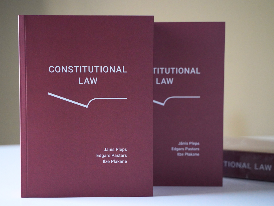 "Konstitucionālo tiesību" tulkojums angļu valodā – tagad arī drukātā izdevumā  