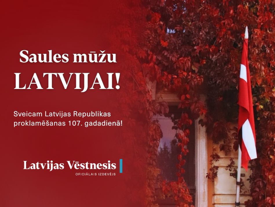 Latvijas valsts karogs pie sarakniem augiem. Uzraksts: Saules mūžu Latvijai!