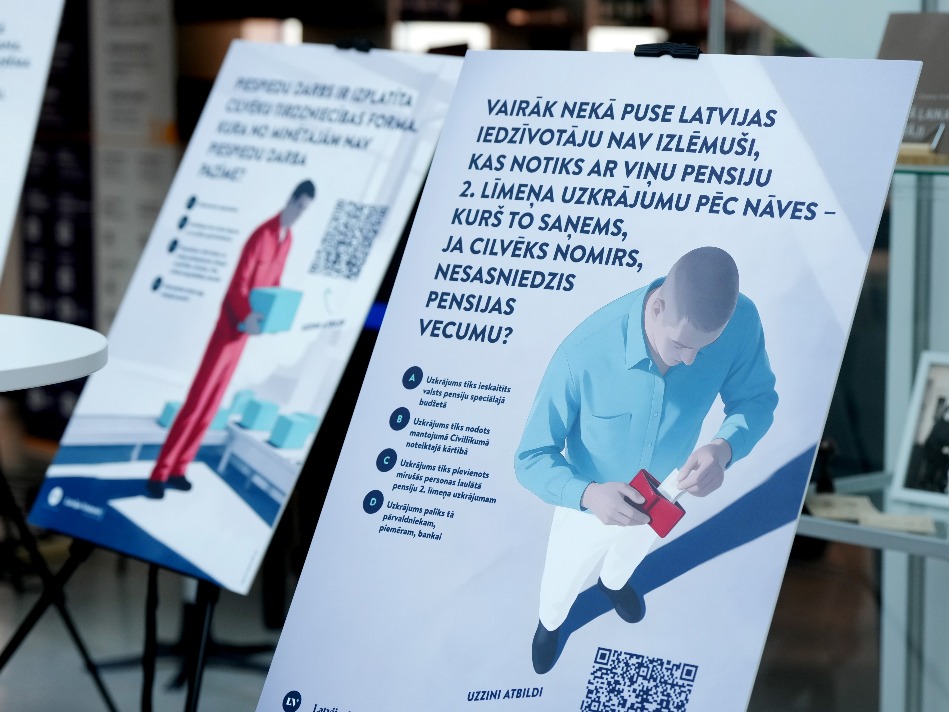 Tiesībpratības mērījuma izstādes stends ar jautājumu par pensiju 2. līmeņa uzkrājuma mantošanu pēc cilvēka nāves.